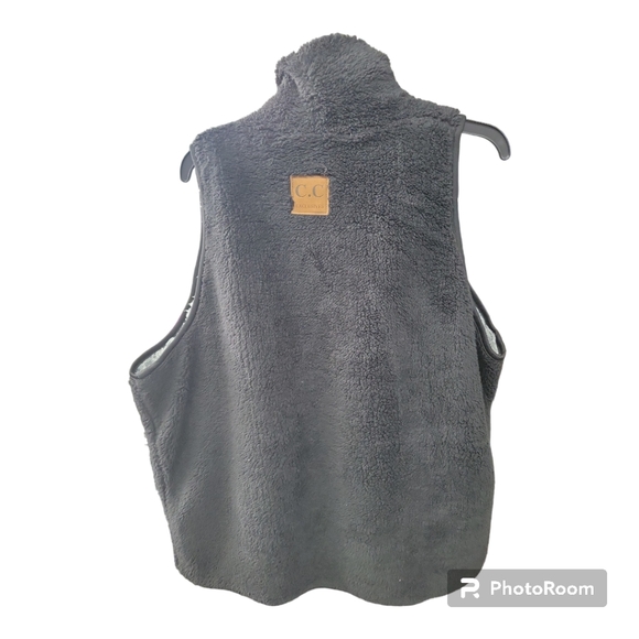 CC EXCLUSIVE REVERSIBLE FUZZY SHERPA VEST SIZE 3X - Picture 2 of 4